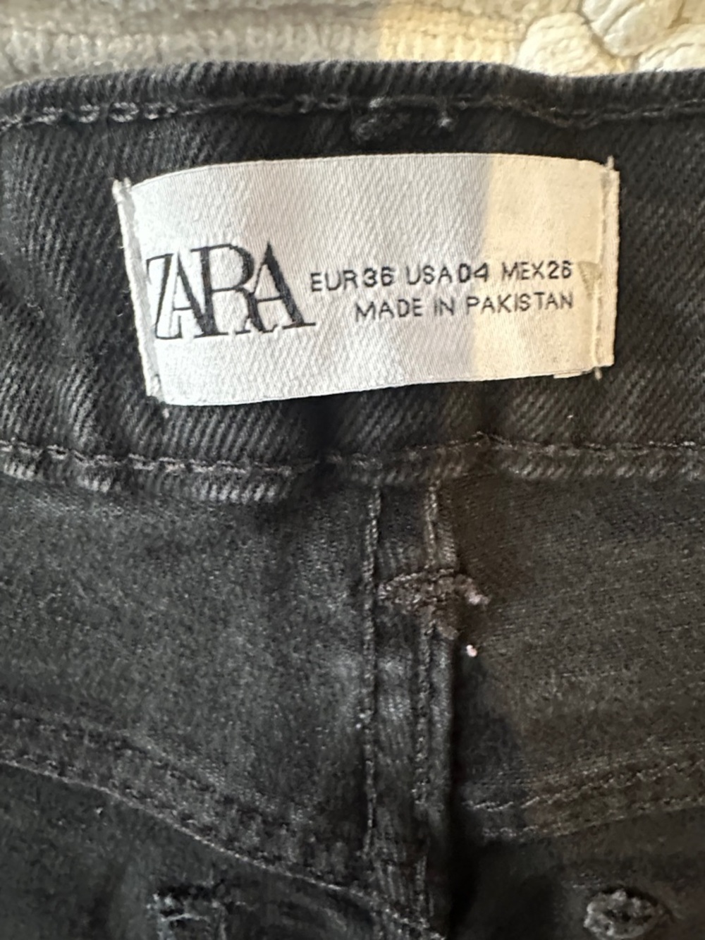 Zara Black High-Rise Straight Jeans with Raw Hem - Preloved - Picture 10 of 13